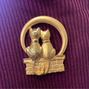 JJ Jonette Loving Cats Pin